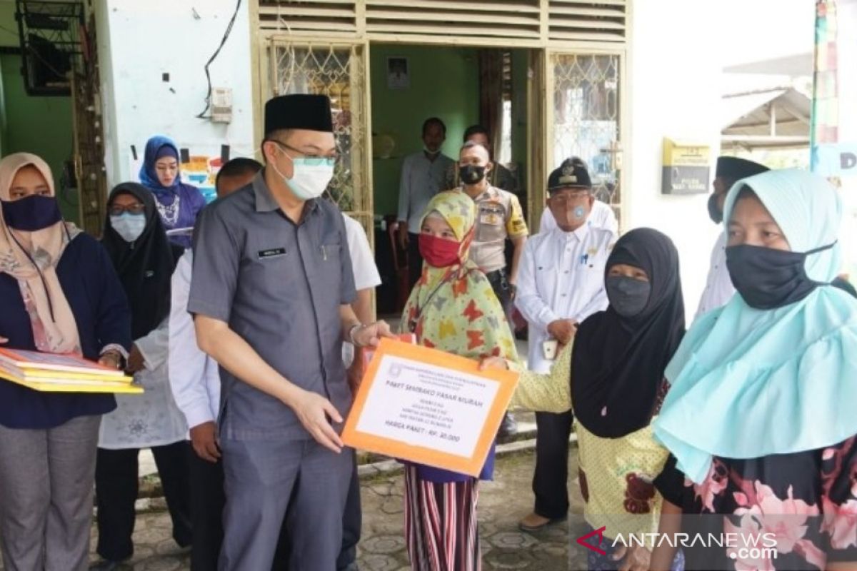 Pemkab Bangka Barat salurkan bantuan sembako lewat pasar murah