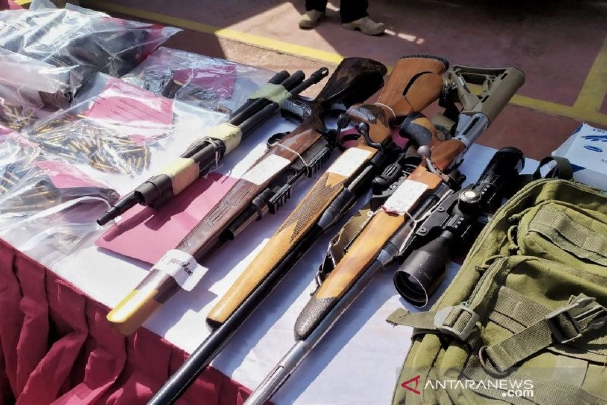 Miliki senjata api ilegal, seorang pengusaha bengkel di Bandung ditangkap