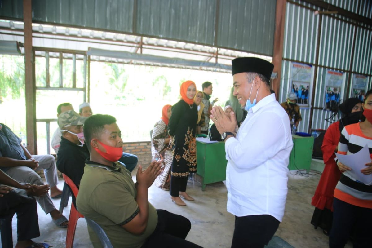 Bupati Labuhanbatu salurkan BST