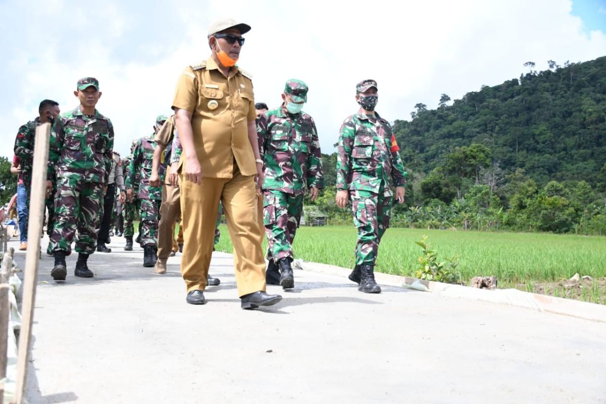 Bupati Kayong Utara gandeng TNI realisasikan Desa Mandiri