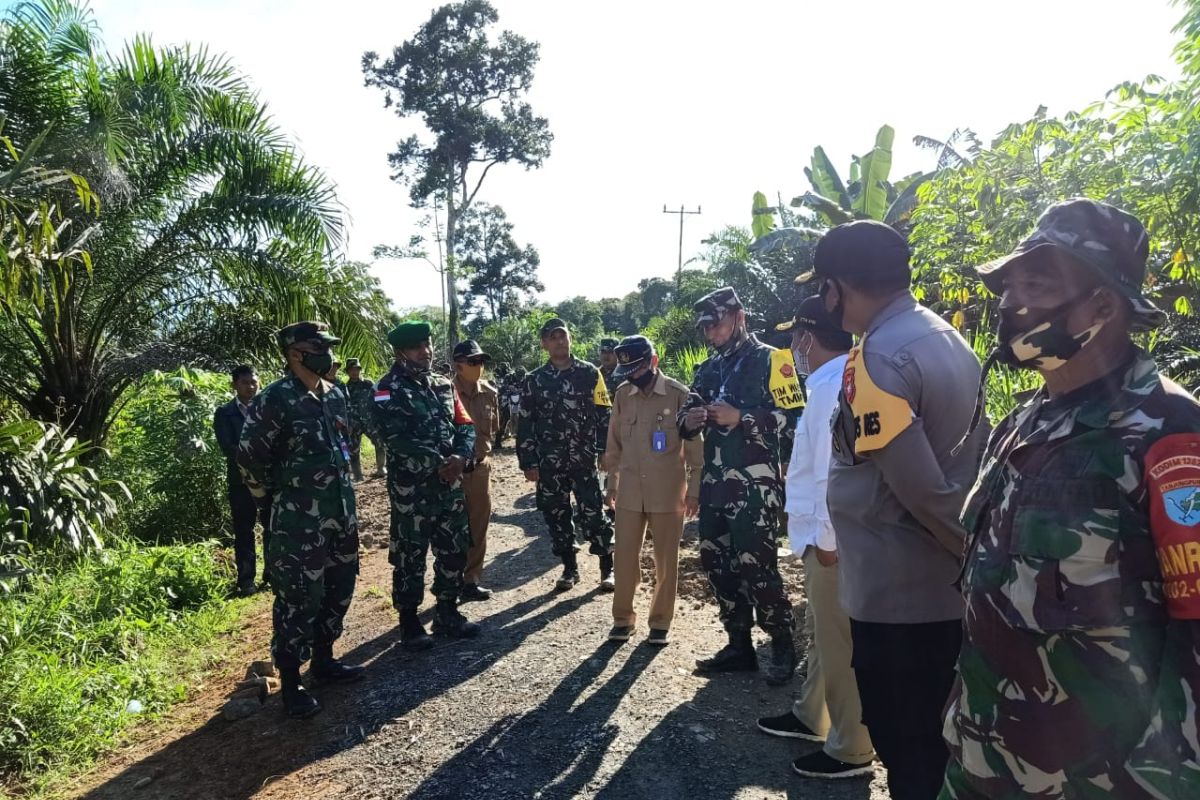 Dansatgas dampingi Mayjen TNI Sapriadi tinjau pembangunan fisik