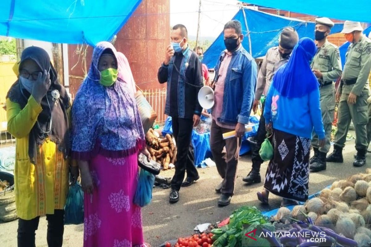 Imbuan protokol kesehatan terus dilakukan di Pasar Sipirok