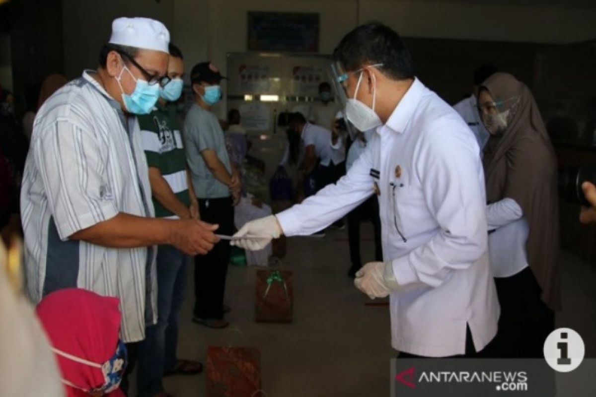 Wakil Bupati HSS antar kepulangan 20 pasien sembuh COVID-19