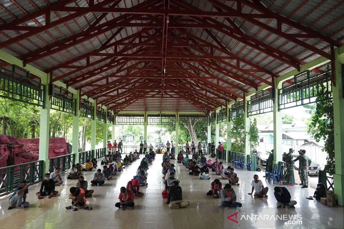 Polda Gorontalo lakukan pembinaan ke warga terjaring razia masker