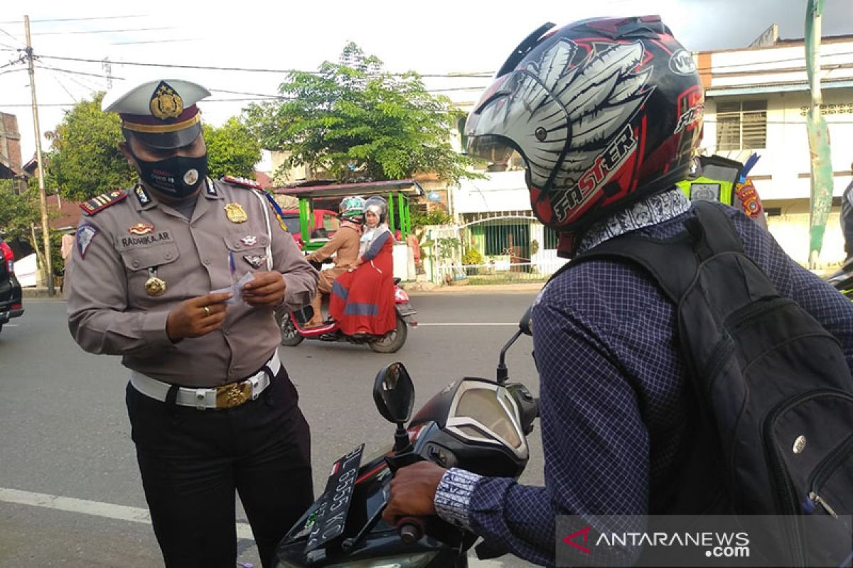 Tekan angka pelanggaran, Satlantas Polres Lhokseumawe bagikan kupon berhadiah