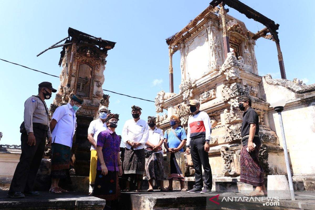 Bupati Suwirta tinjau Kebakaran Pura Dalem Setra Batununggul Nusa Penida