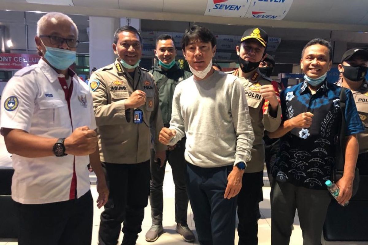 Pelatih timnas Shin Tae-yong tiba di Jakarta