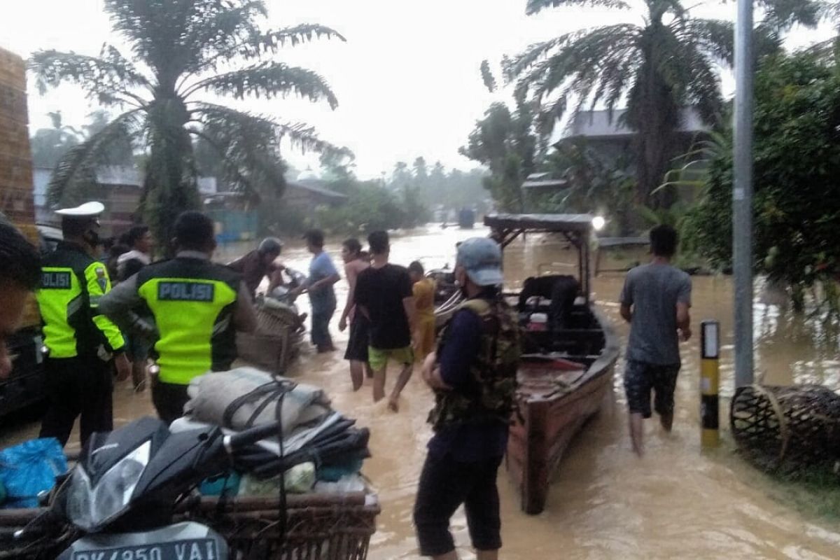 Banjir landa Labura, ratusan rumah terendam