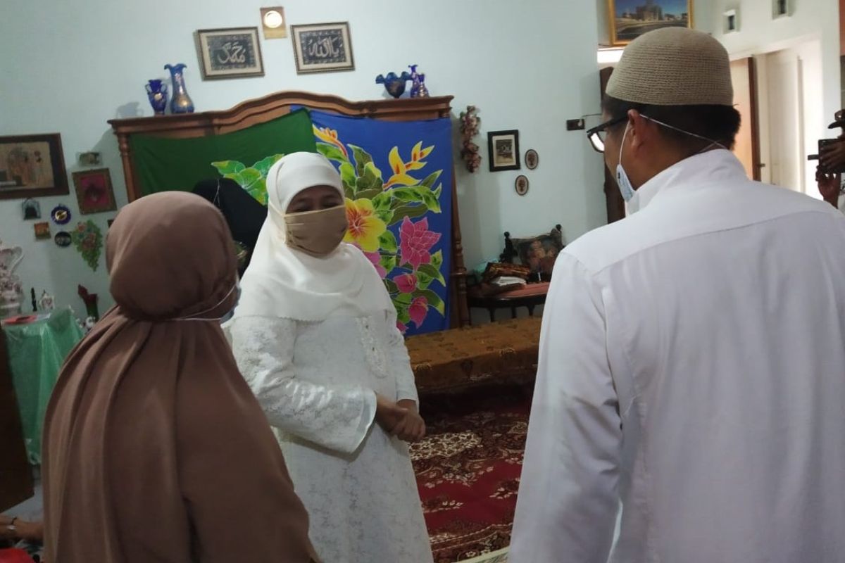 Gubernur Khofifah ucapkan duka cita meninggalnya ibunda Ketua DPD