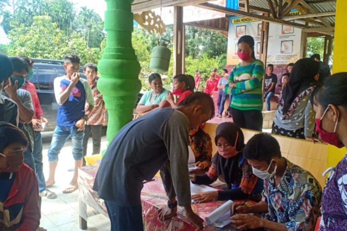 Disdukcapil rekam KTP bagi 250 warga KAT di Rupat Utara