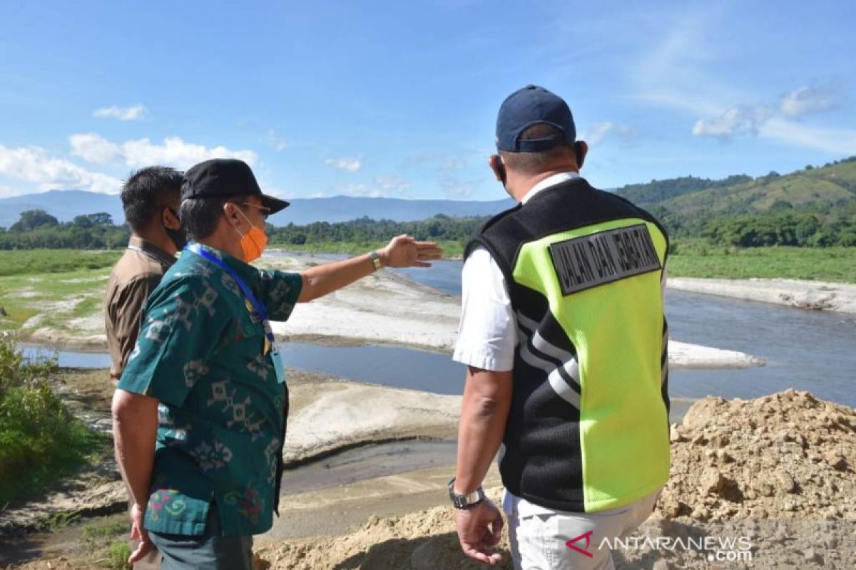 Gubernur Sulteng  tinjau sejumlah lokasi bencana alam di Poso