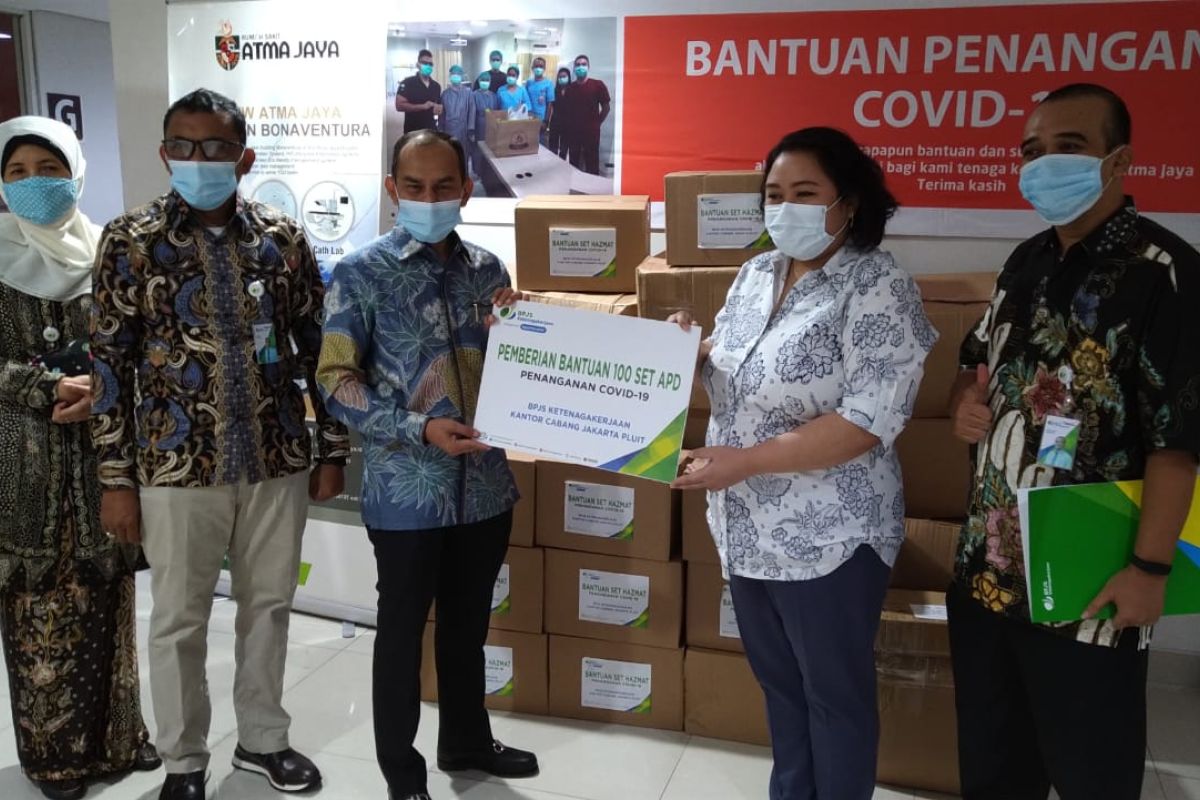 BPJAMSOSTEK beri 100 set APD untuk RS Atmajaya Pluit Jakarta