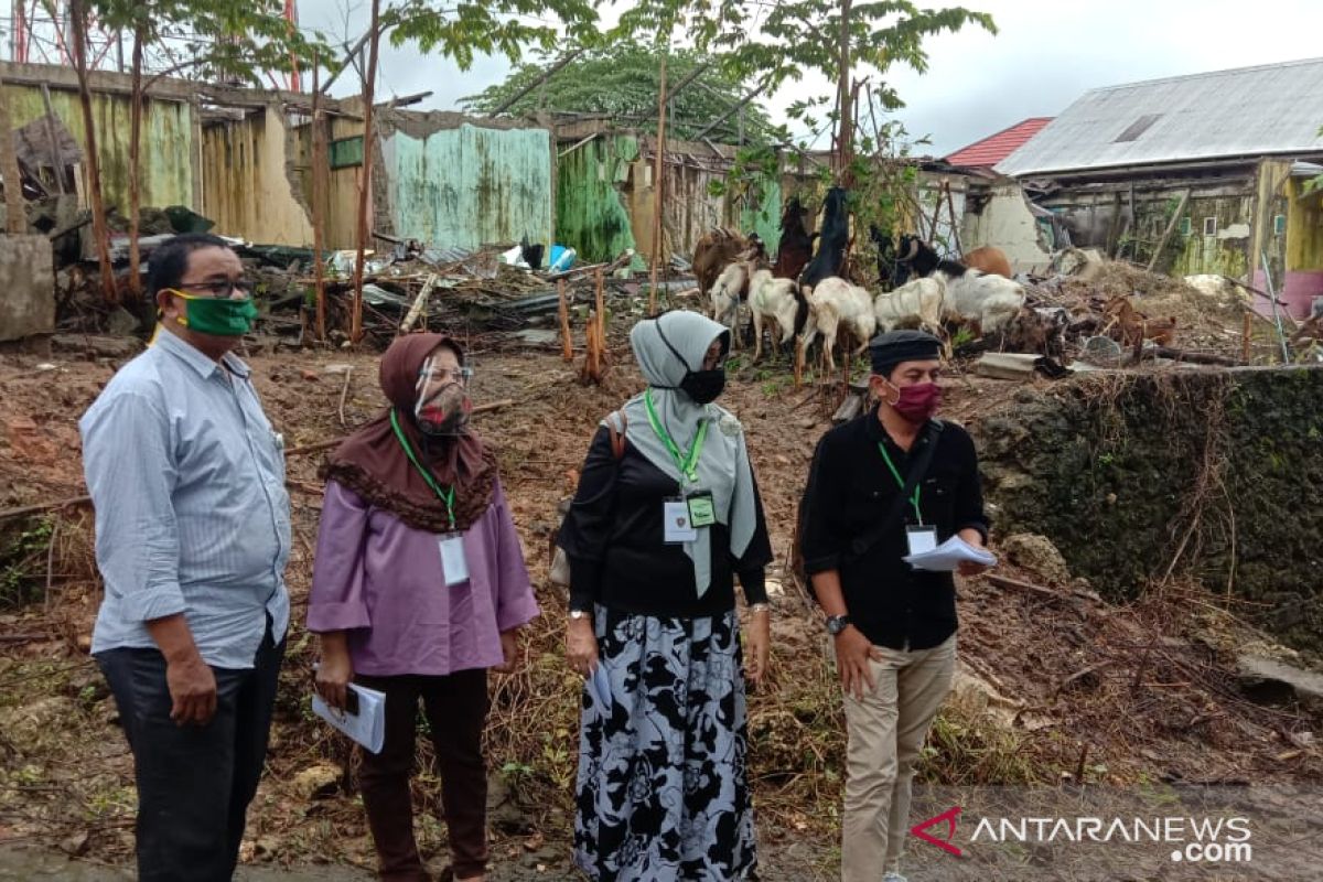 Tenaga medis disiagakan di lokasi pemotongan hewan kurban di Maluku