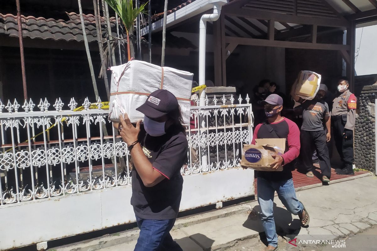 Polisi temukan 1,05 juta pil obat keras dari rumah produksi di Bandung