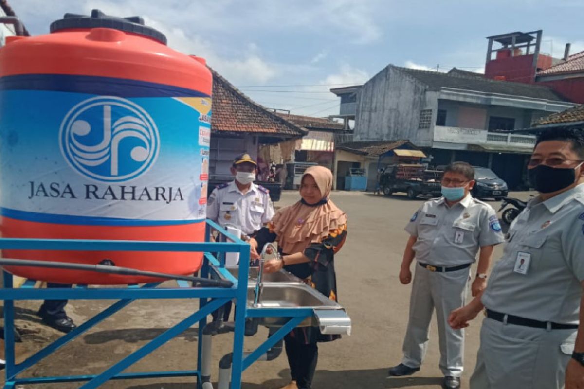 Cegah penyebaran COVID-19, Jasa Raharja bantu wastafel portabel di tiga terminal Kab Semarang