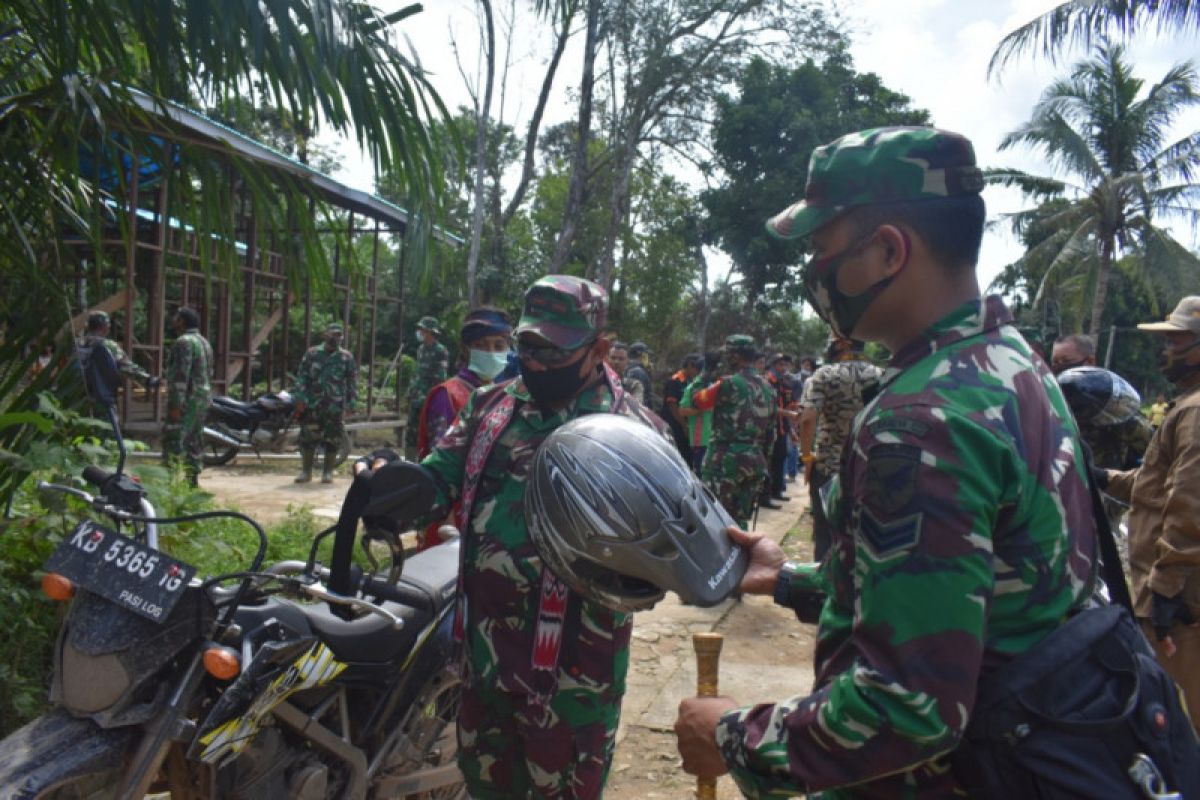 Dengan sepeda motor, Danrem tinjau semua lokasi TMMD 108