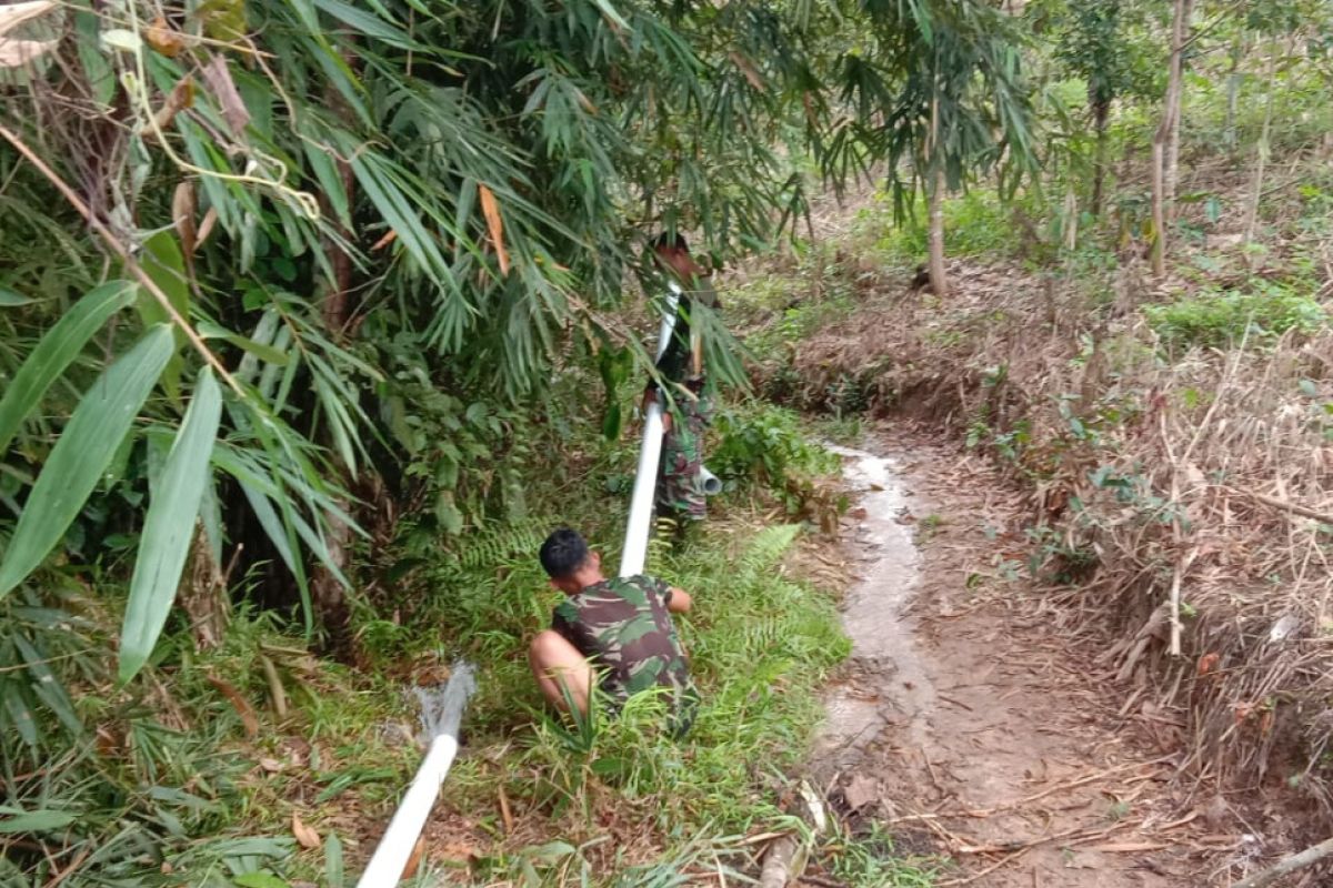 TMMD 108 lanjutkan pekerjaan pembuatan saluran air bersih