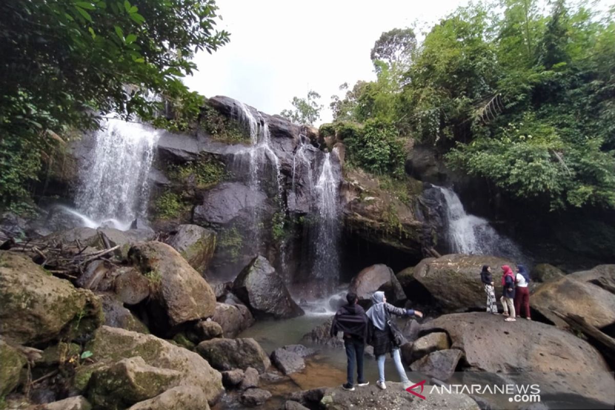 Air terjun Cuup Pesuk Bengkulu Tengah, asri di tengah kebun warga