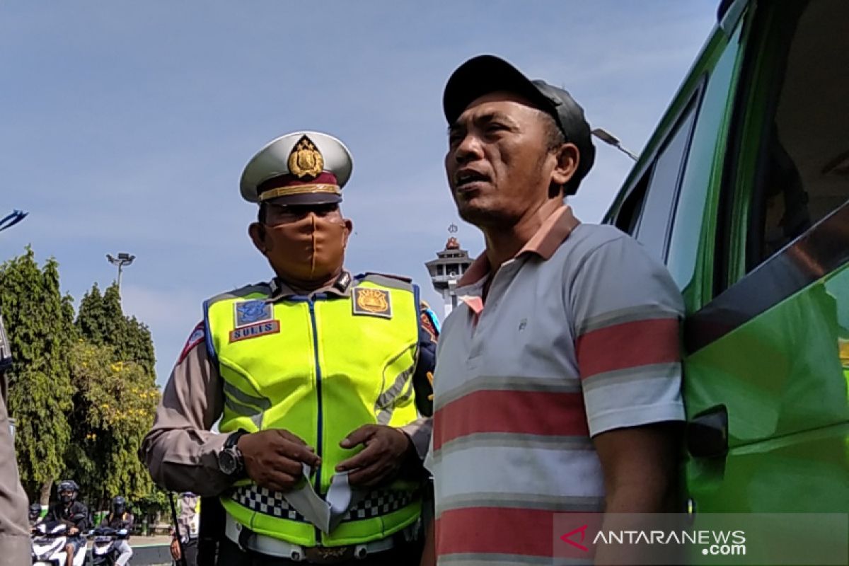 Tak pakai masker, pengendara di Kudus dihukum menghafal teks Pancasila