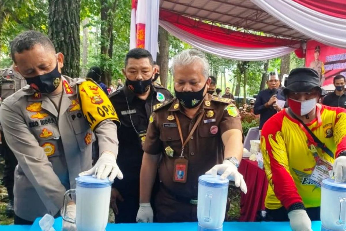 South Sumatran police destroy 576.36-gram crystal meth