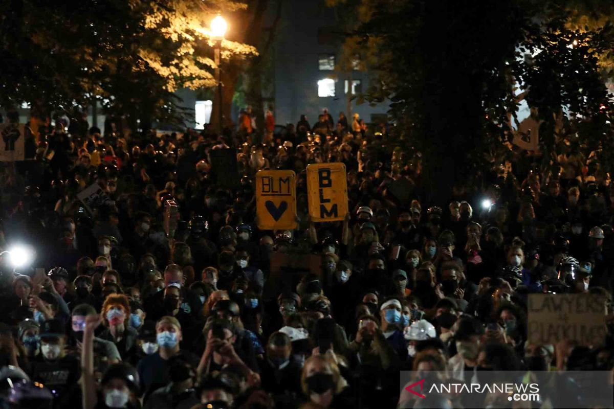 Ribuan orang  berunjuk rasa Black Lives Matter di Seattle-AS