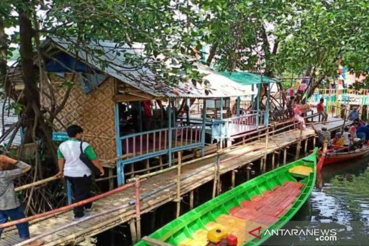 Baznas Bekasi bantu UMKM di objek wisata Sungai Jingkem