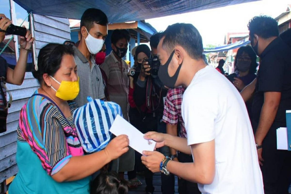 Wali Kota Palangka Raya berikan bantuan korban kebakaran