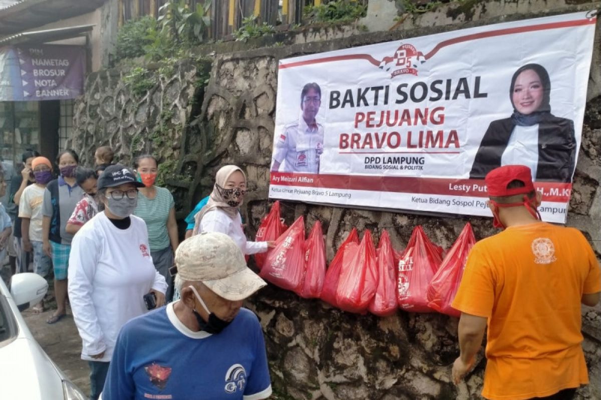 Pejuang Bravo Lima Lampung baksos bantu warga terdampak COVID-19