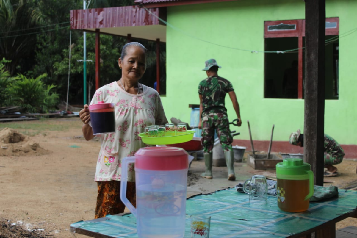 Warga hidangkan Kopi untuk anggota Satgas TMMD