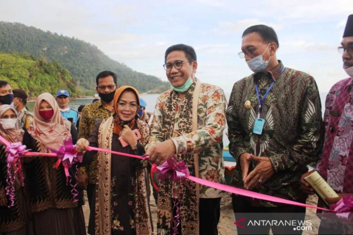 Menteri Desa resmikan penggunaan perahu di Sungai Pinang