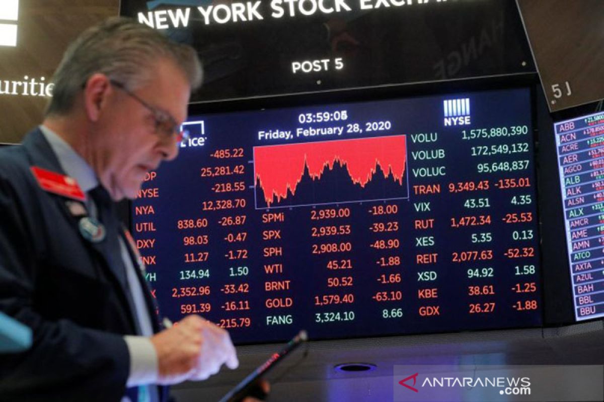 Wall Street berakhir lebih tinggi, indeks Dow Jones naik 0,44 persen