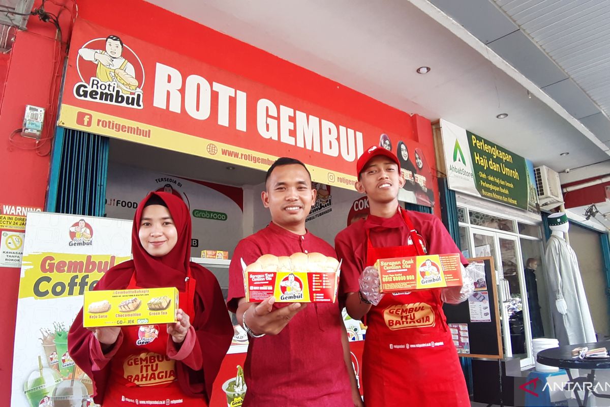 Roti Gembul utamakan produk halal karyawan selalu shalat dhuha