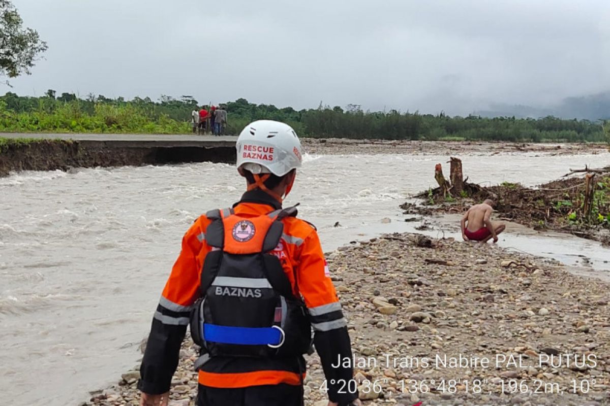 Warga Iwaka dan Trans-Nabire terdampak banjir bandang diungsikan