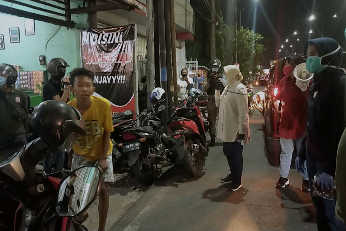 Wali Kota Risma beri sanksi puluhan remaja langgar protokol kesehatan