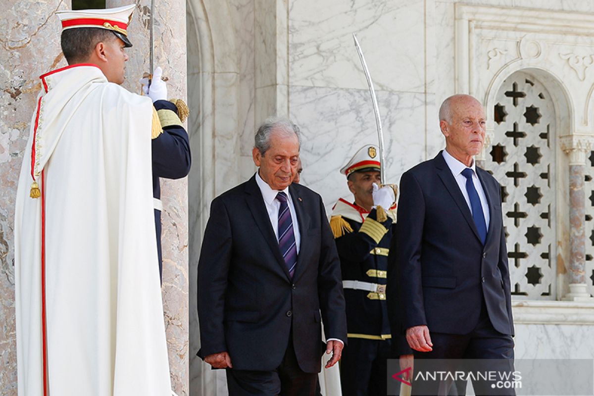 Staf kantor presiden Tunisia alami sakit setelah membuka surat mencurigakan