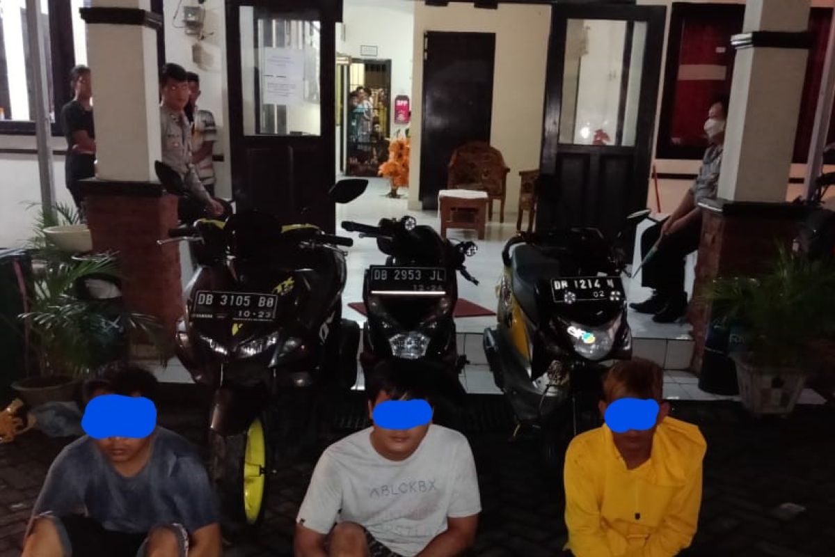 Polisi tangkap tiga tersangka komplotan pelaku pencurian sepeda motor