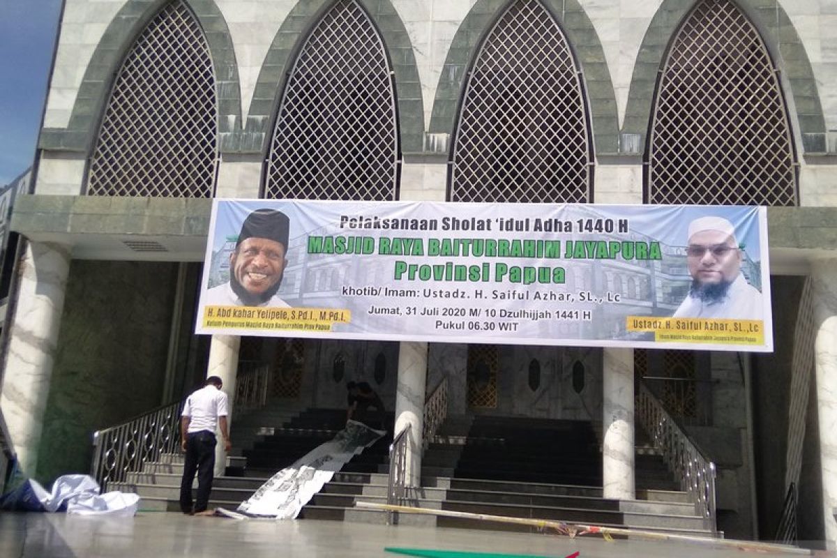 Masjid Raya Kota Jayapura laksanakan Shalat Id dengan protokol kesehatan