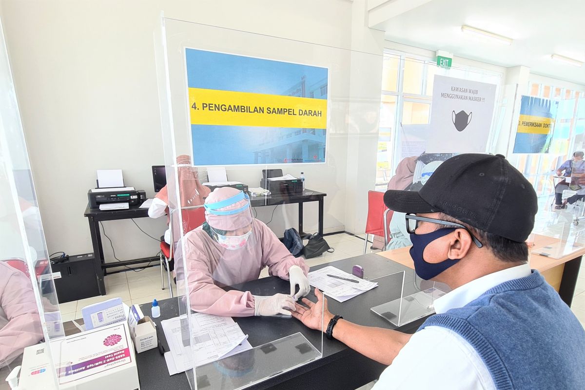 Syamsudin Noor Airport serves rapid test for passengers