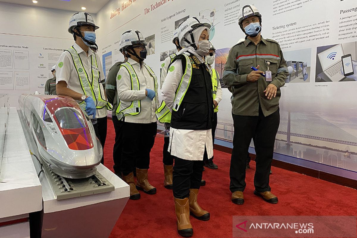 Menaker tinjau penggunaan tenaga kerja asing dalam proyek kereta cepat