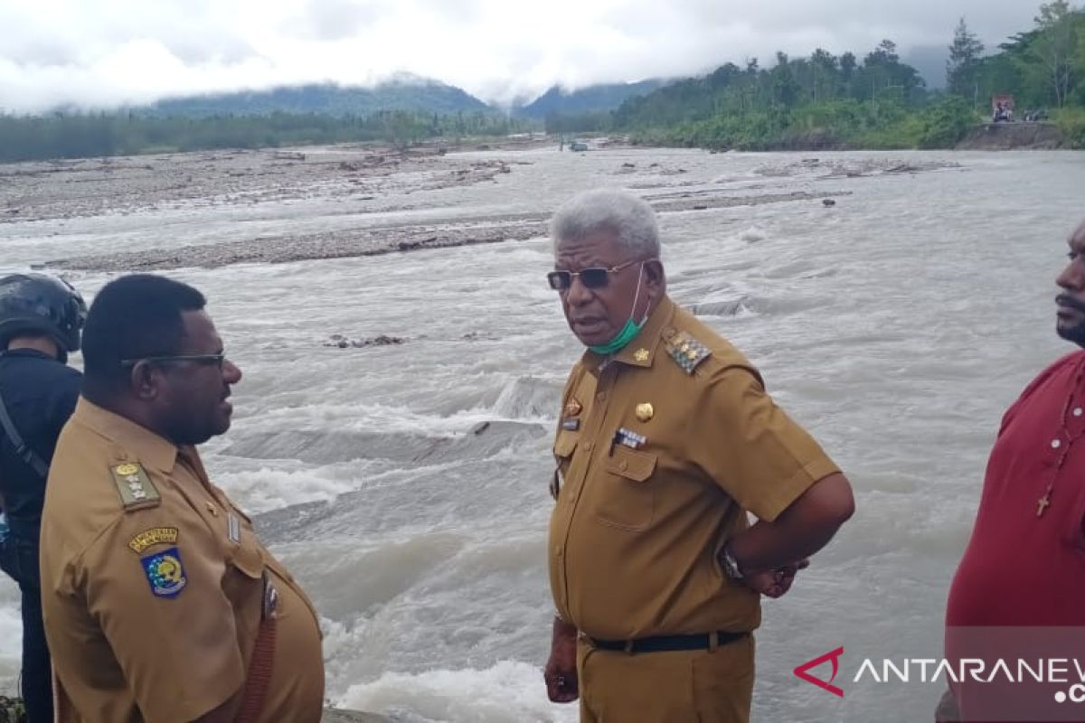 Rumah warga Kampung di Mimika Gunung hanyut akibat banjir bandang