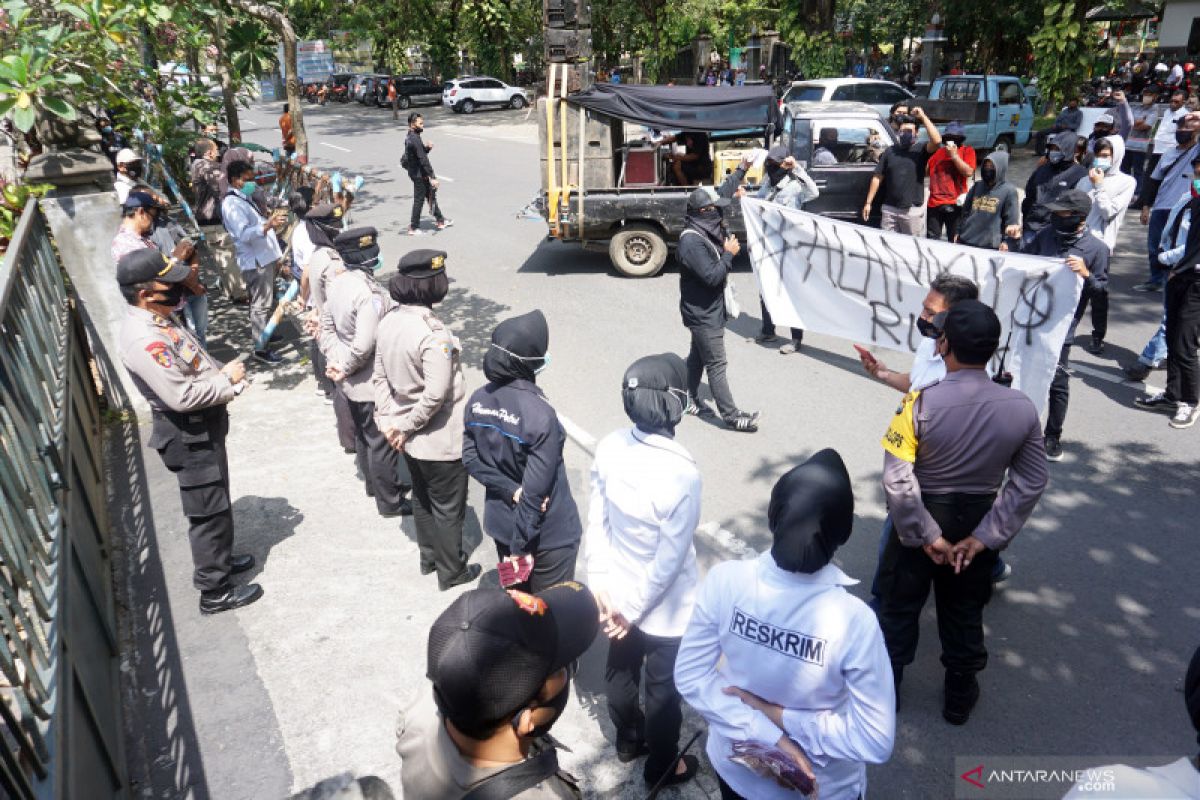 Mahasiswa Tulungagung demo protes pembiaran tambang pasir liar Sungai Brantas