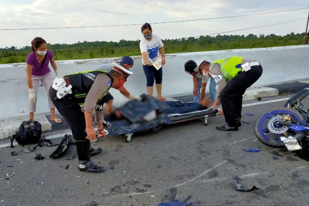 Dua orang tewas usai hantam mobil di Jembatan Tumbang Nusa