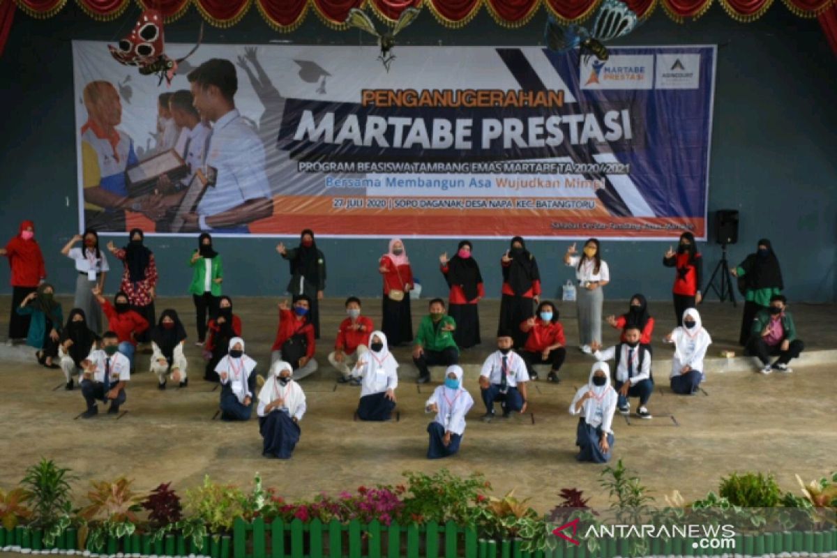 Tambang Emas Martabe kembali salurkan beasiswa prestasi