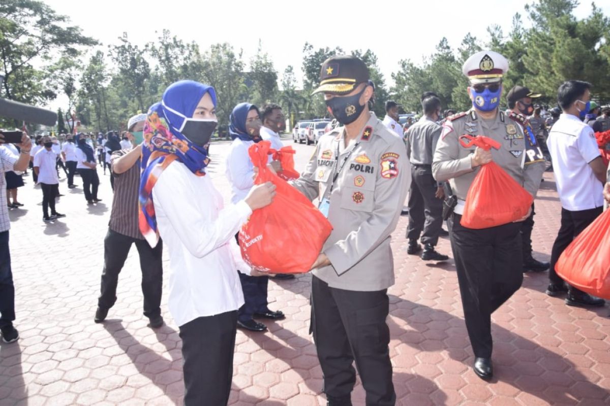 Alumni Akpol 1991 bagikan sembako kepada warga terdampak COVID-19 di Sumut