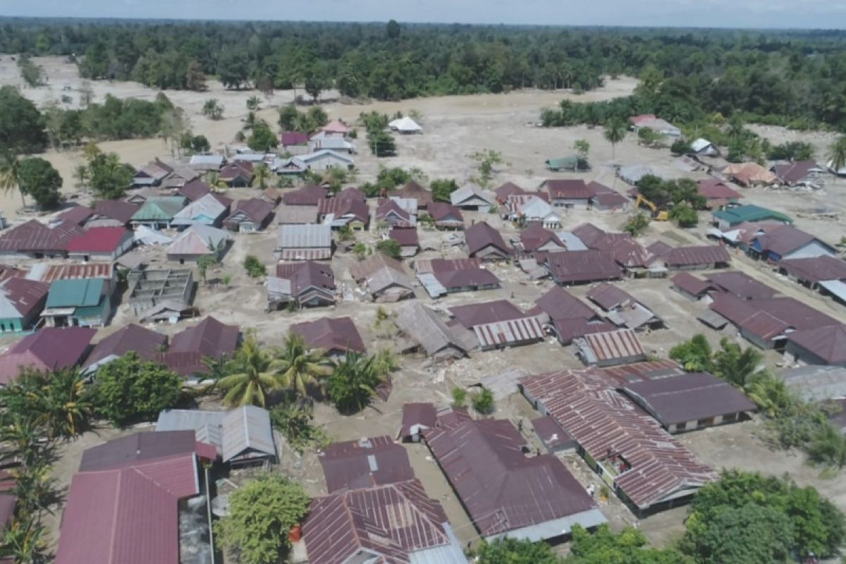 Kementerian PUPR dan Pemkab Luwu Utara mendata rumah rusak akibat banjir