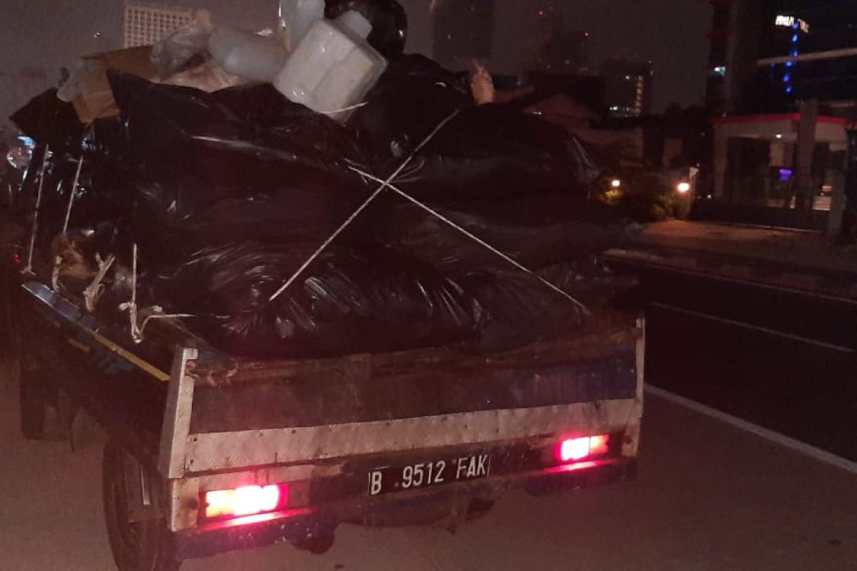 Sudin LH Jaksel temukan pembuang sampah di JLNT Antasari