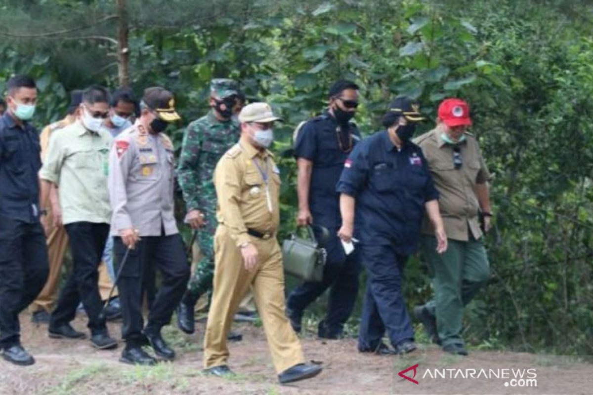 Gubernur Babel dampingi Menteri LHK tinjau mangrove Munjang