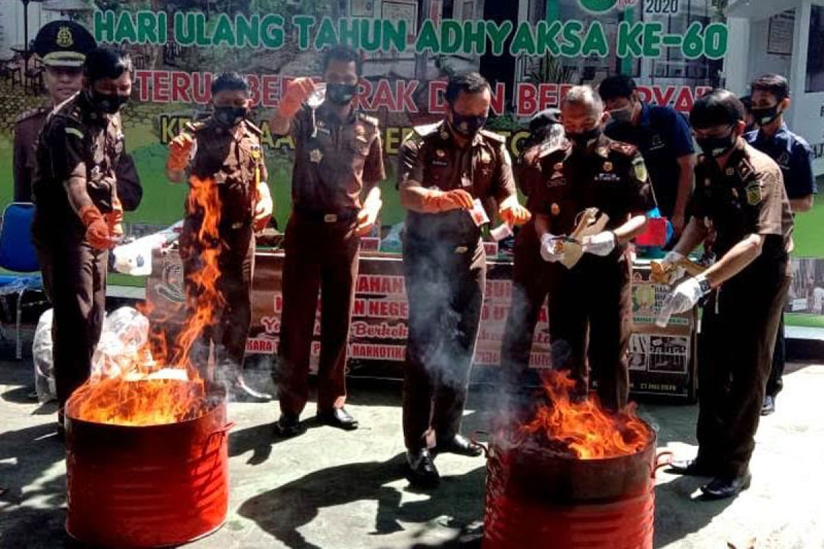 Kajari Barut musnahkan barbuk tindak pidana narkotika dan  umum