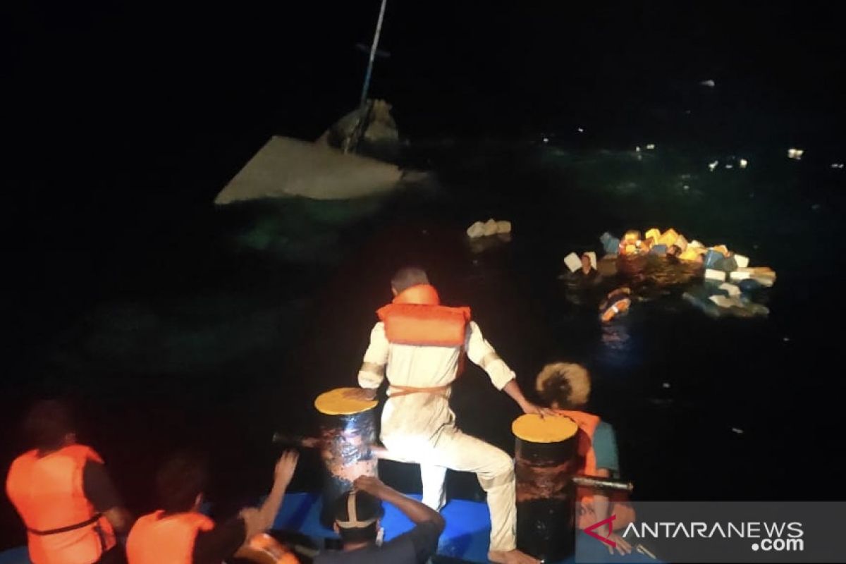 SAR team rescues sinking Bukit Rahmat boat's 30 passengers, crew