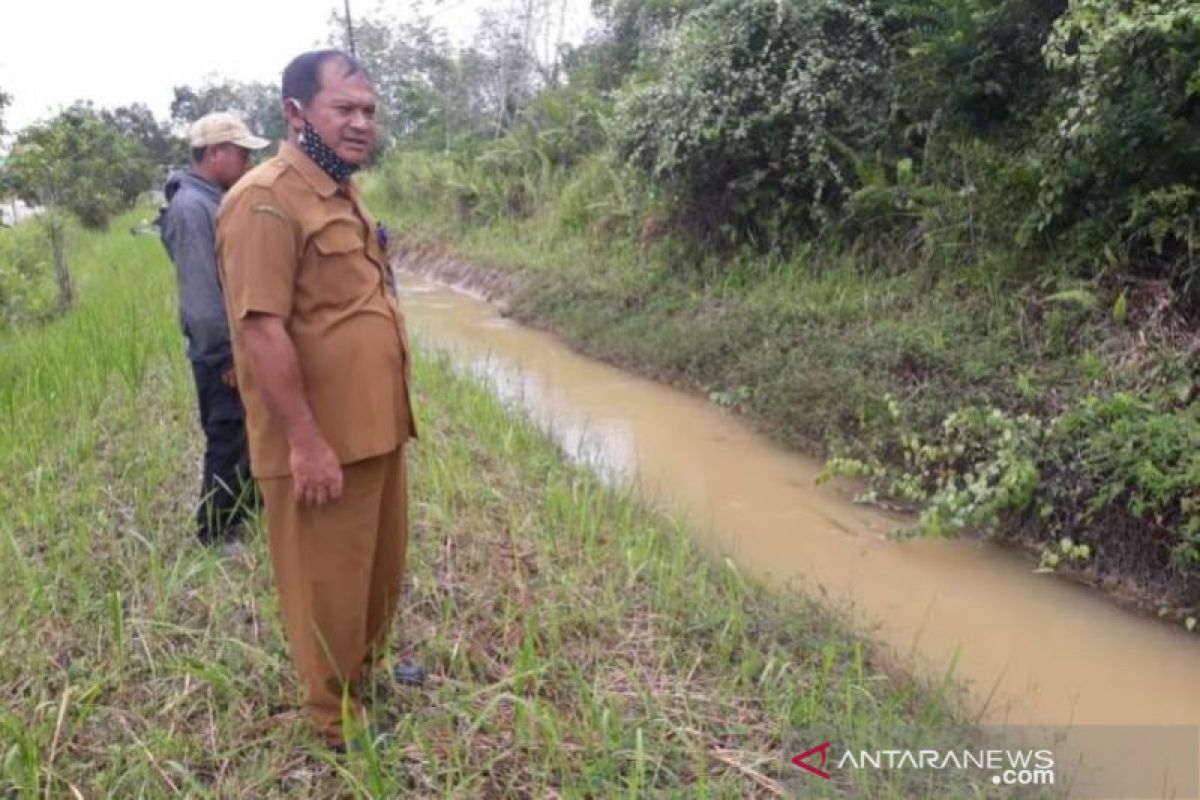 Dukung petani, DPU Gumas rutin lakukan pemeliharaan irigasi